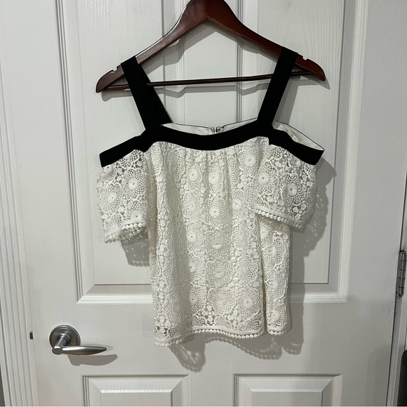 Reitmans cream color crochet top with black straps size small - Picture 7 of 11